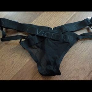 - VICTORIA SECRET VERY SEXY SIZE SMALL BLACK STRAPPY CHEEKY PANTY NWT